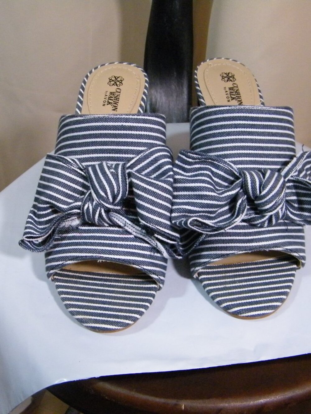 High heels Block style Cushion walk Sz. 6 women NWOT